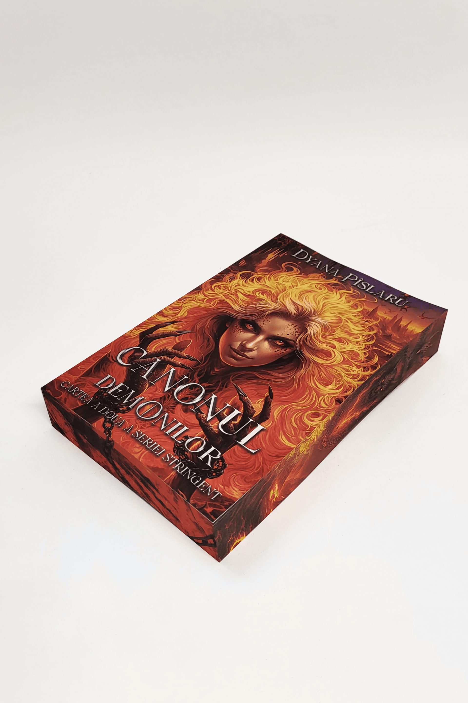 Canonul demonilor, cartea a doua a seriei Stringent - PRINTED EDGES