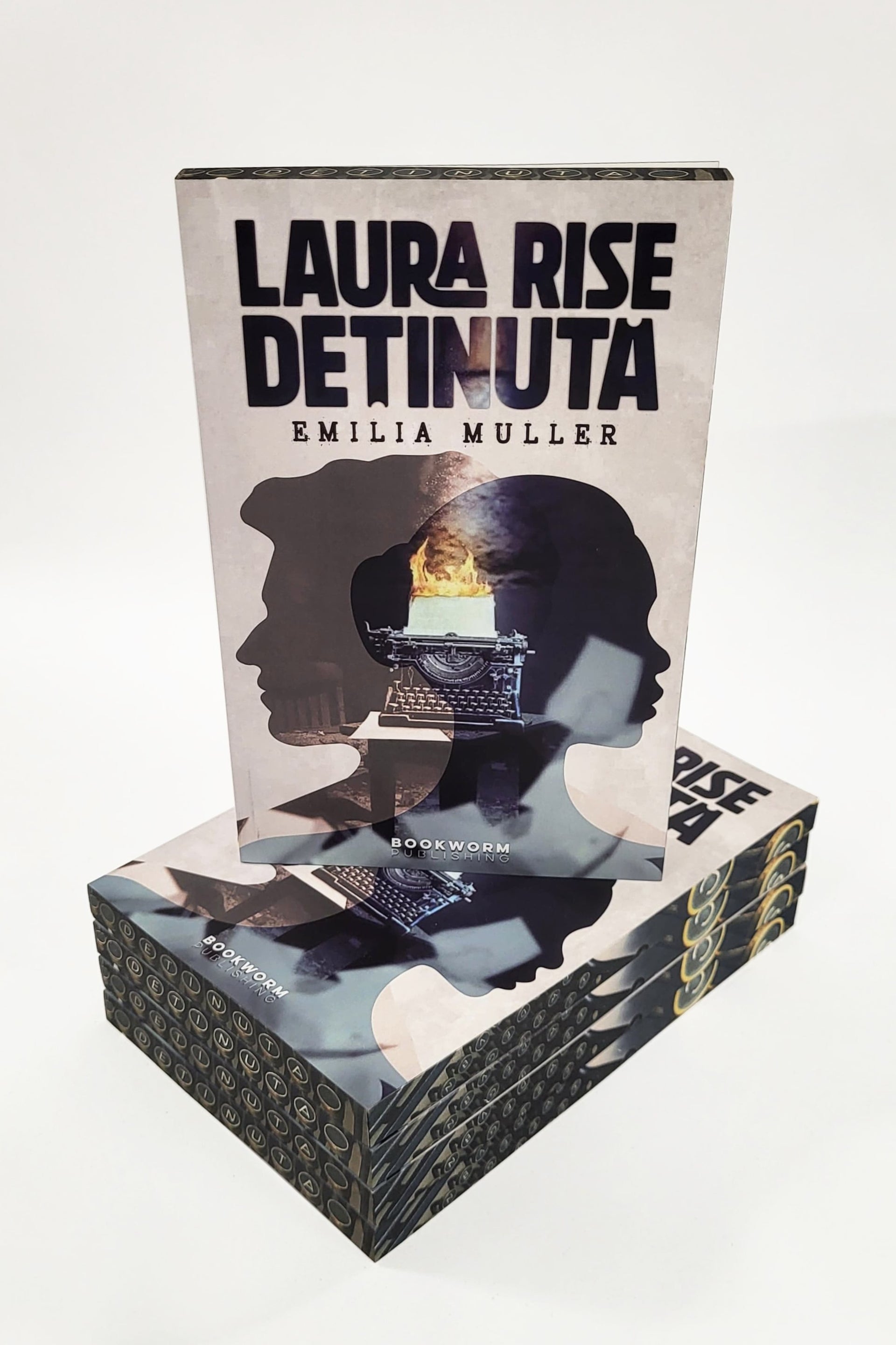 Laura Rise - Deţinută - PRINTED EDGES