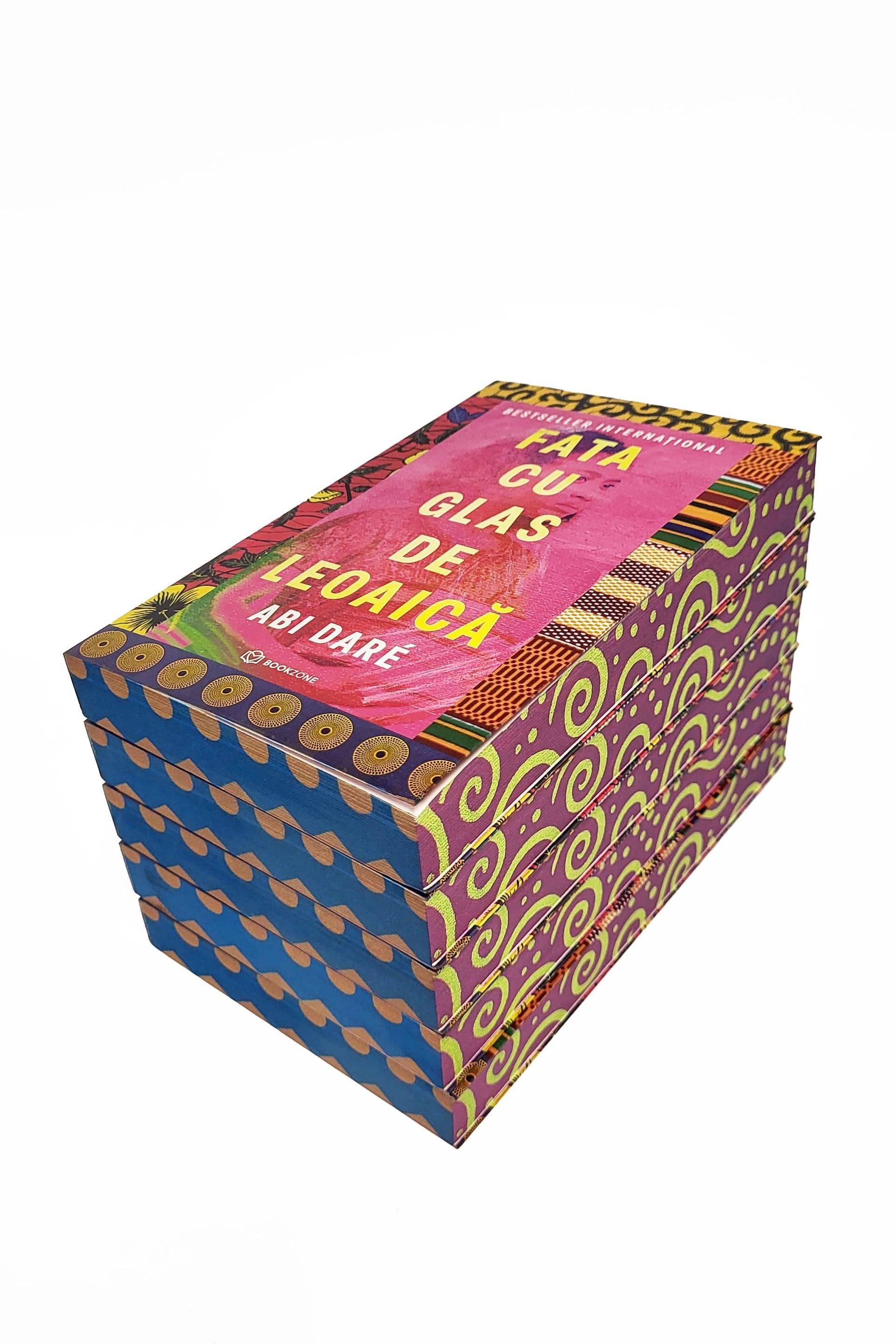Fata cu glas de leoaică - PRINTED EDGES
