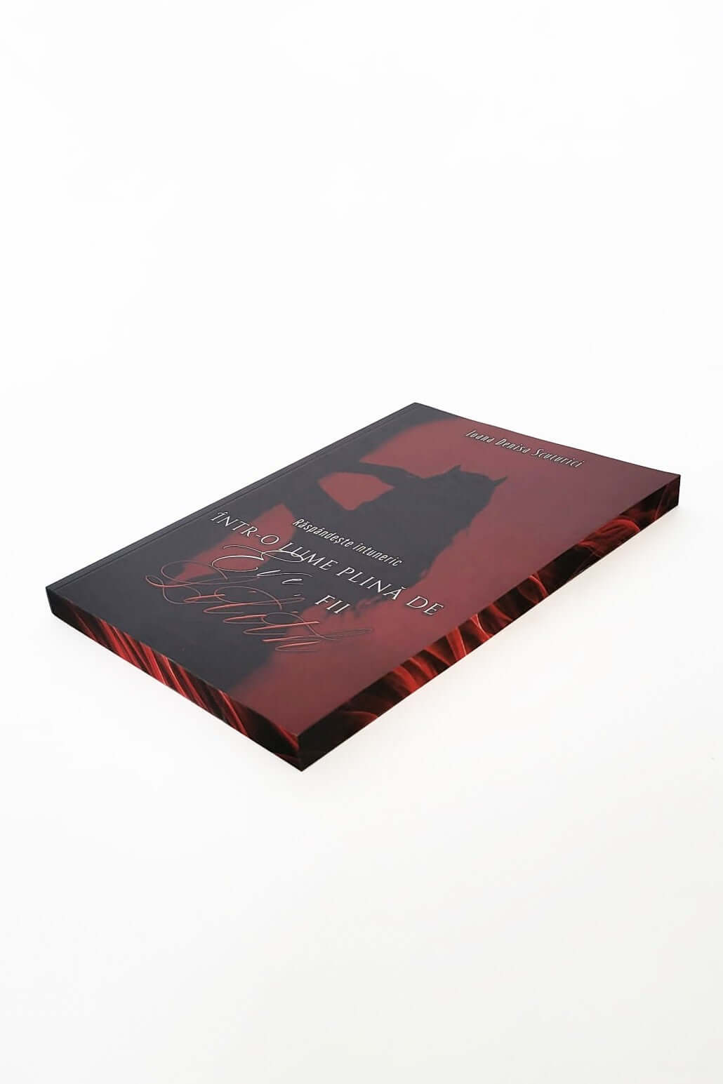 Într-o lume plină de Eve, fii Lilith - PRINTED EDGES - Bookbite