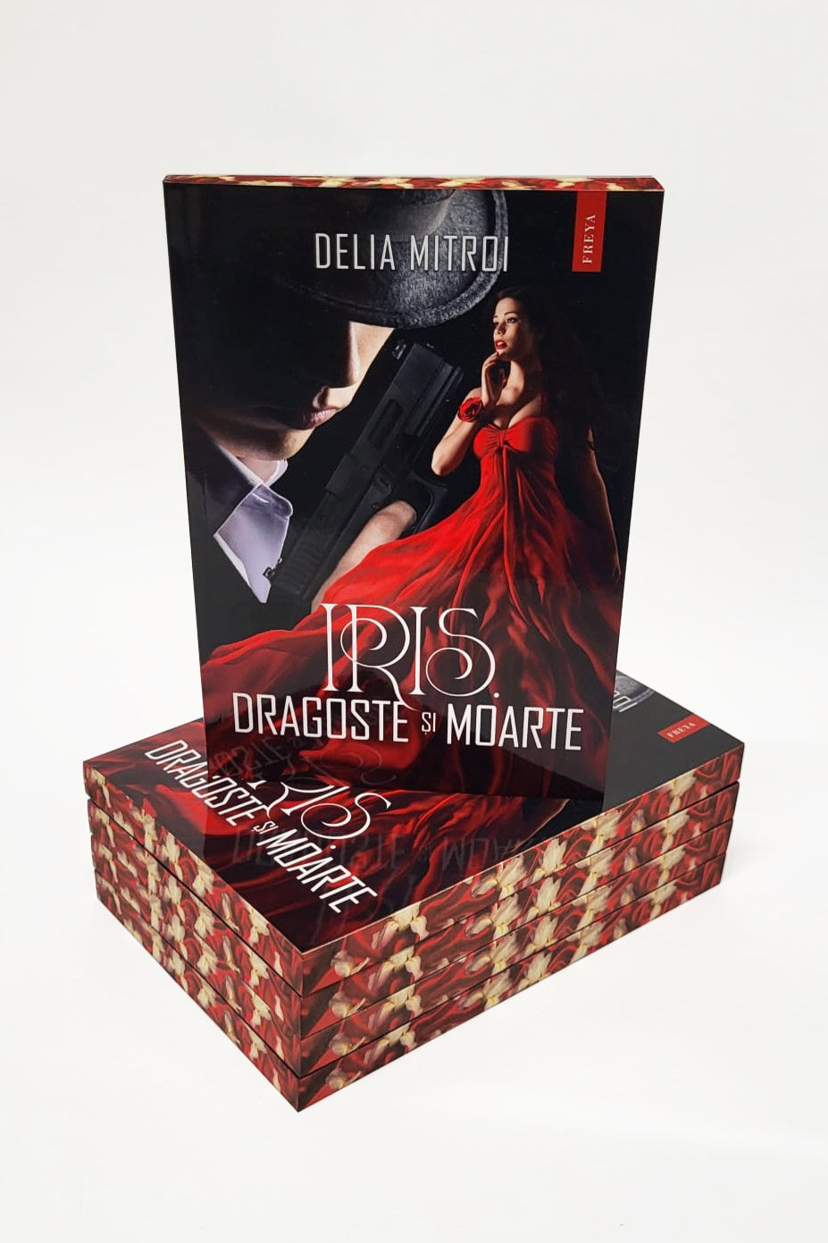 IRIS - dragoste și moarte - PRINTED EDGES
