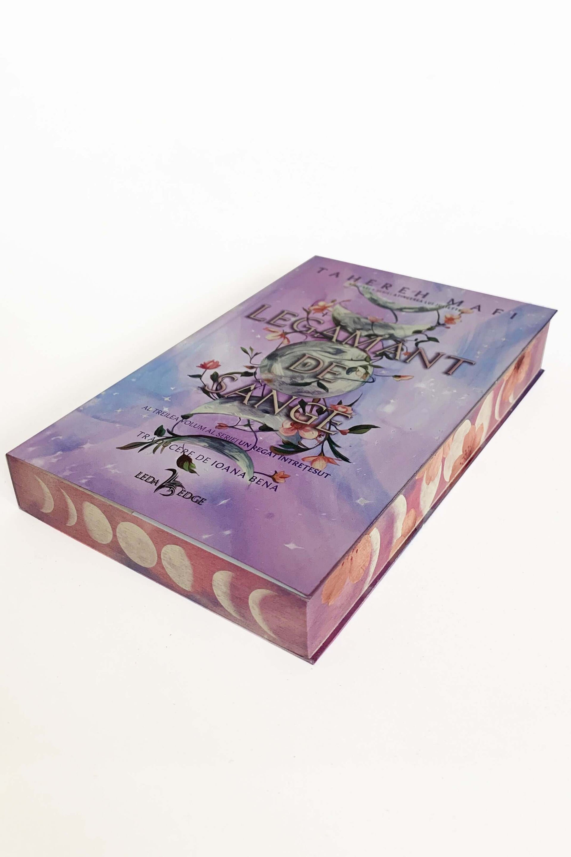 Un regat intretesut vol. 3 Legamant de sange - PRINTED EDGES