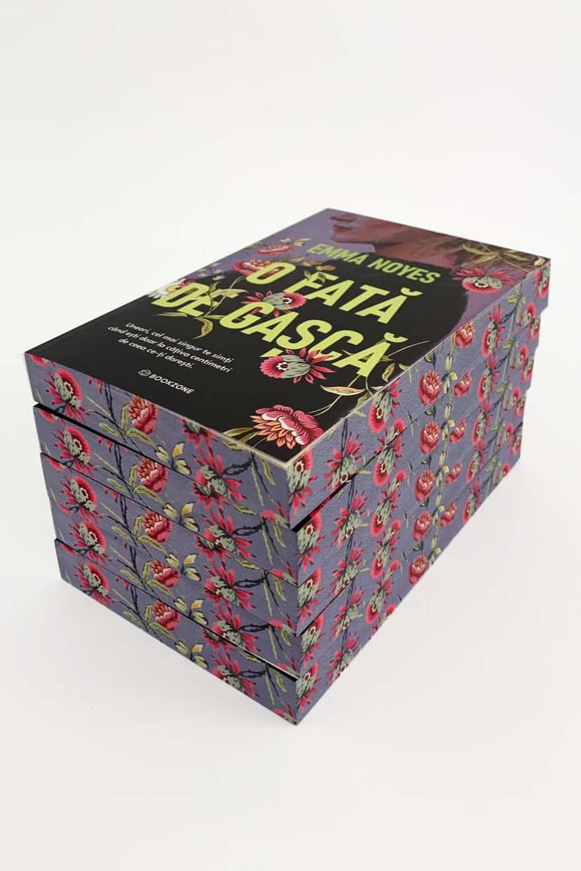 O fată de gașcă - PRINTED EDGES