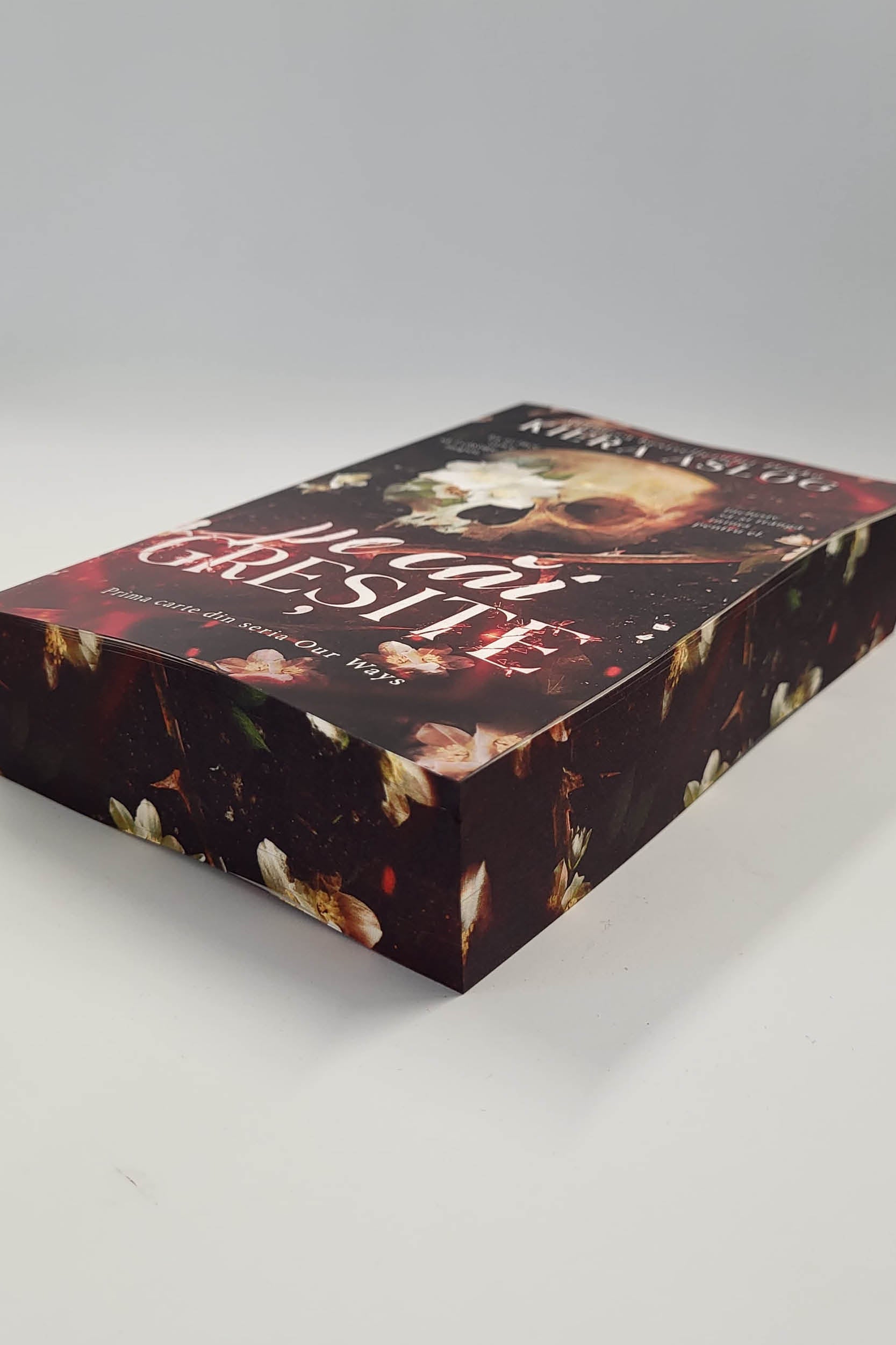 Pe căi greșite DELUXE - Printed Edges