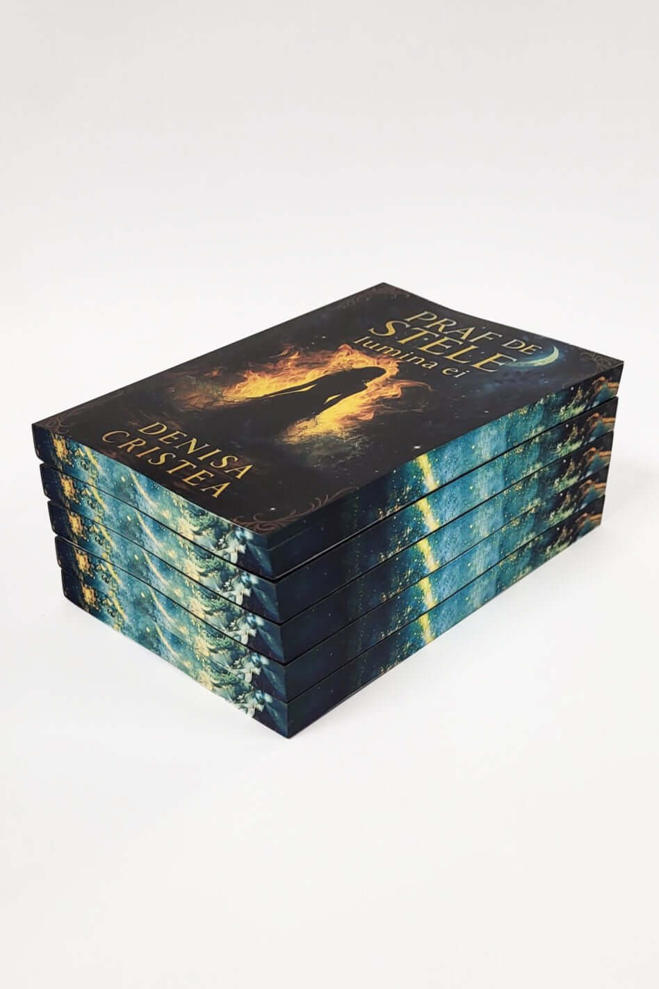 Praf de stele: lumina ei - PRINTED EDGES - Bookbite
