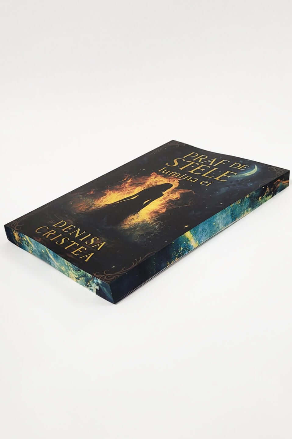 Praf de stele: lumina ei - PRINTED EDGES - Bookbite
