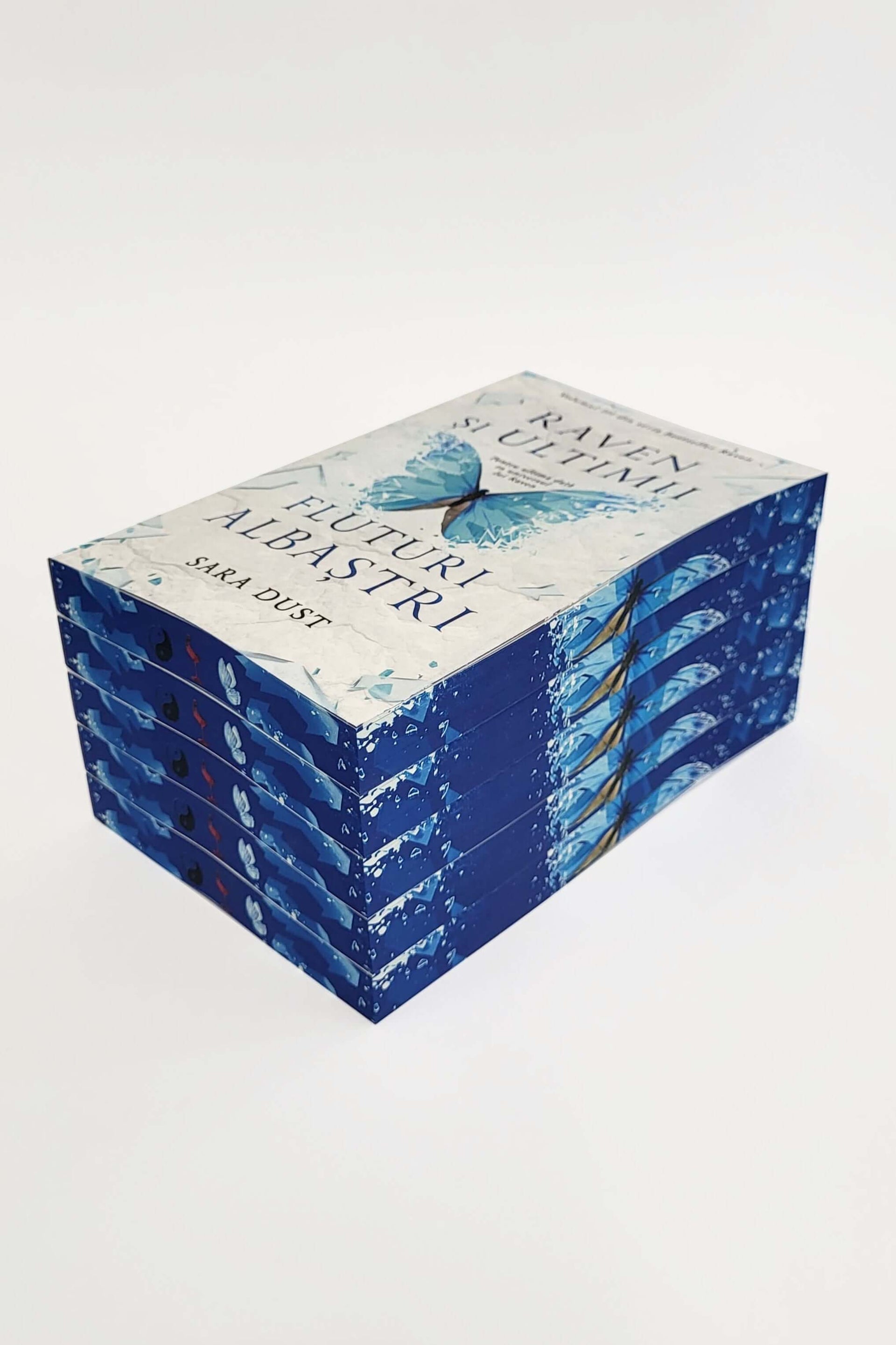 Raven și ultimii fluturi albaștri Volumul III - PRINTED EDGES