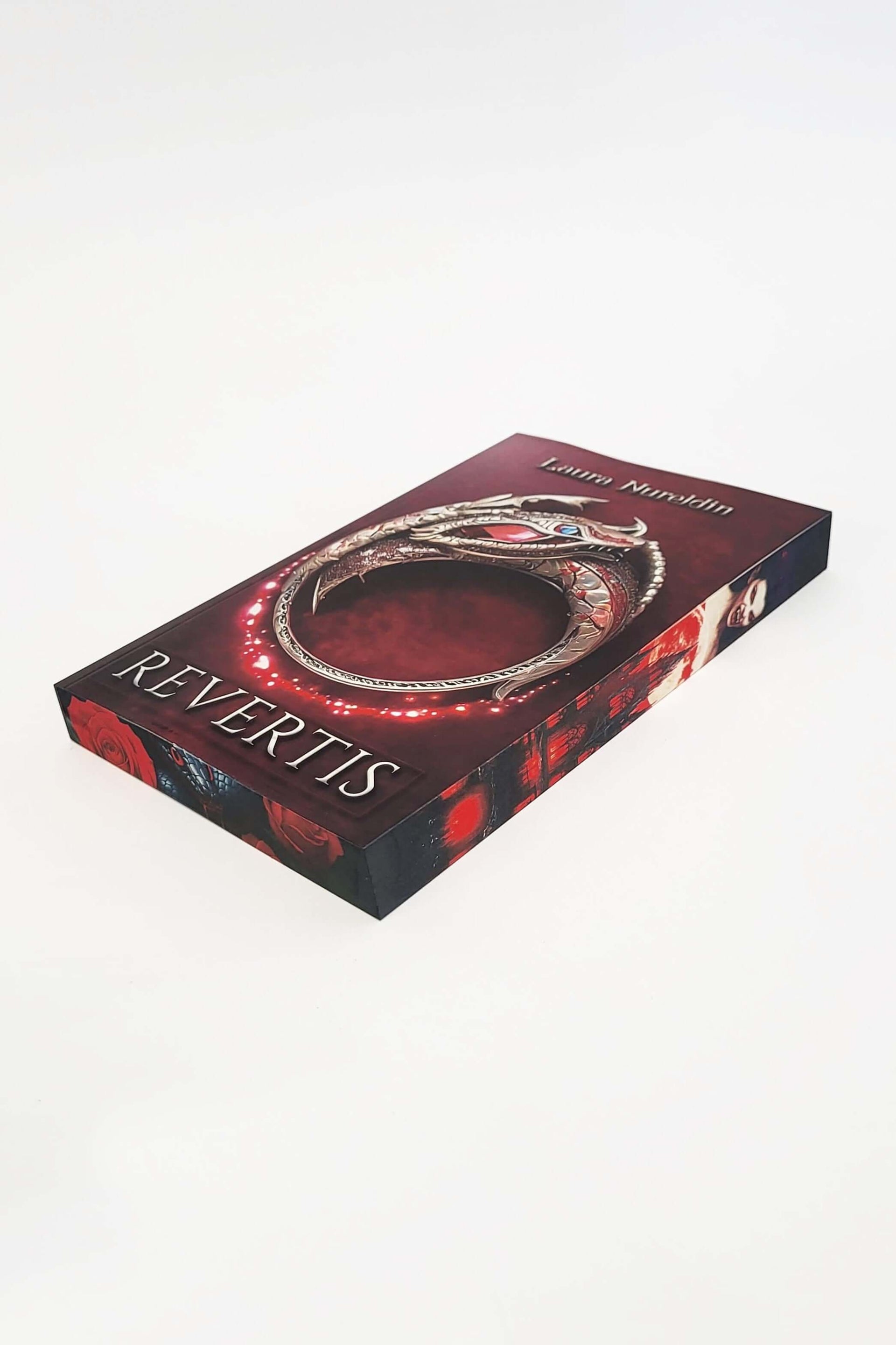 Revertis - PRINTED EDGES - Bookbite