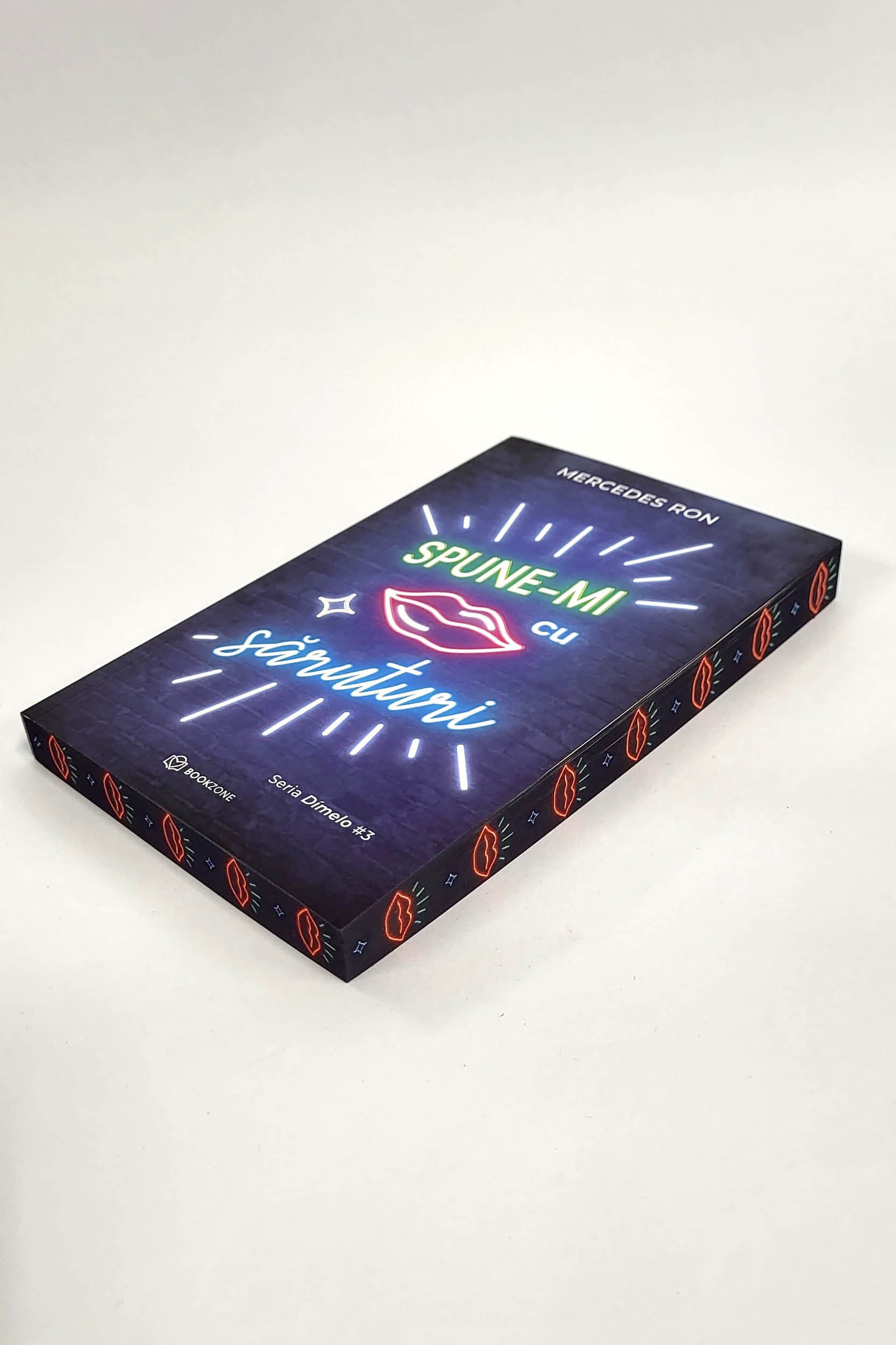 Spune-mi cu săruturi - PRINTED EDGES