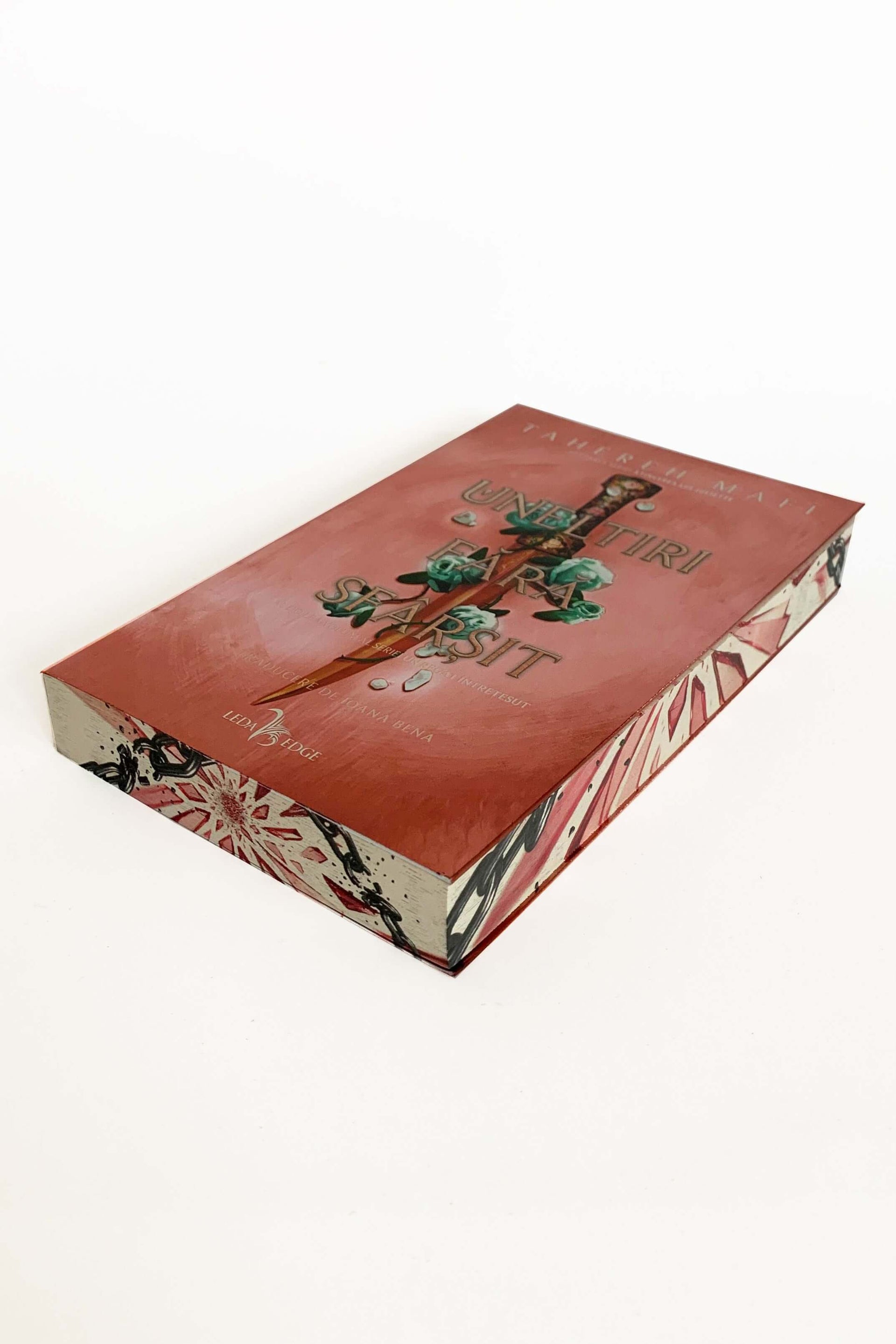 Un regat intretesut vol. 2 Uneltiri fara sfarsit - PRINTED EDGES