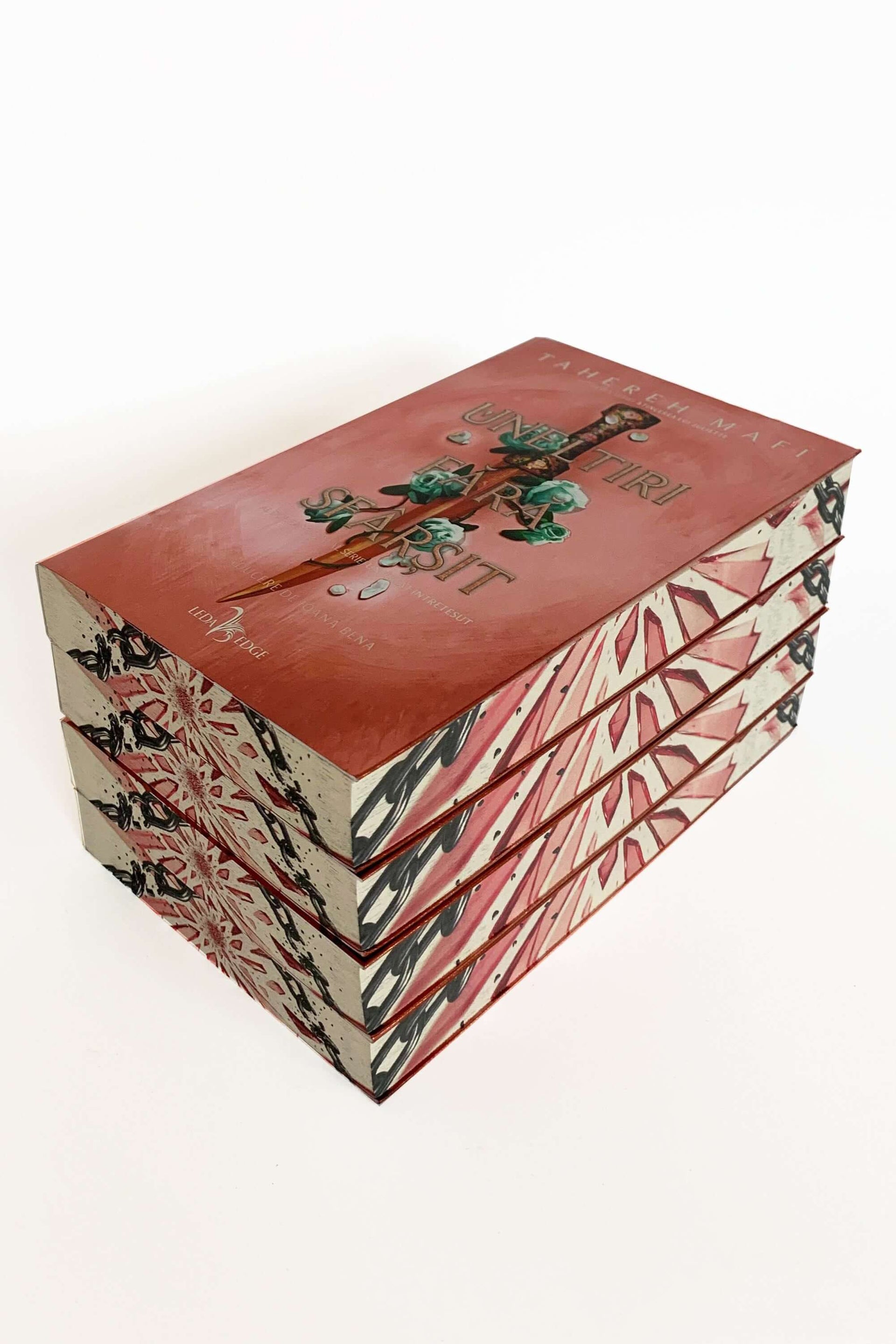 Un regat intretesut vol. 2 Uneltiri fara sfarsit - PRINTED EDGES