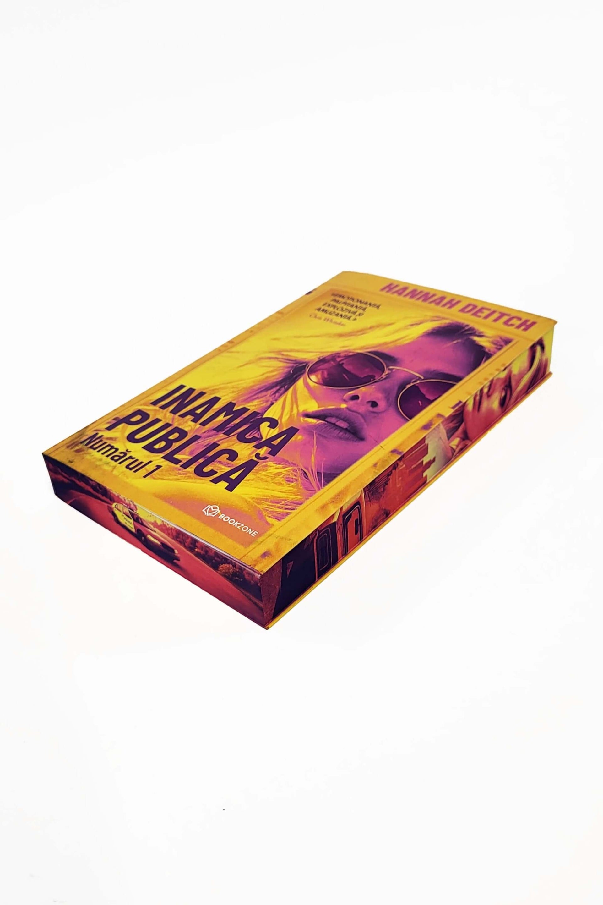 Inamica publica numarul 1 - PRINTED EDGES