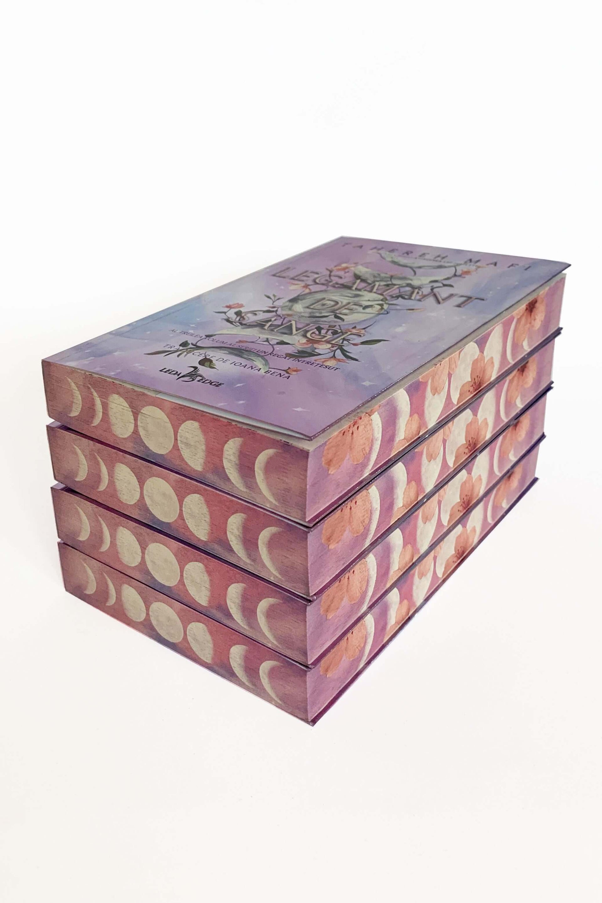 Un regat intretesut vol. 3 Legamant de sange - PRINTED EDGES