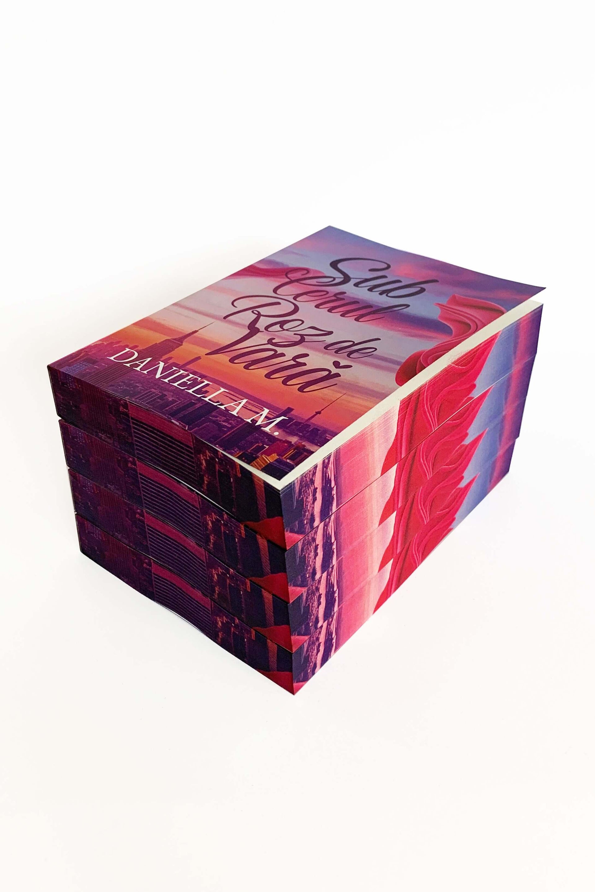 Sub cerul roz de vară - PRINTED EDGES - Bookbite