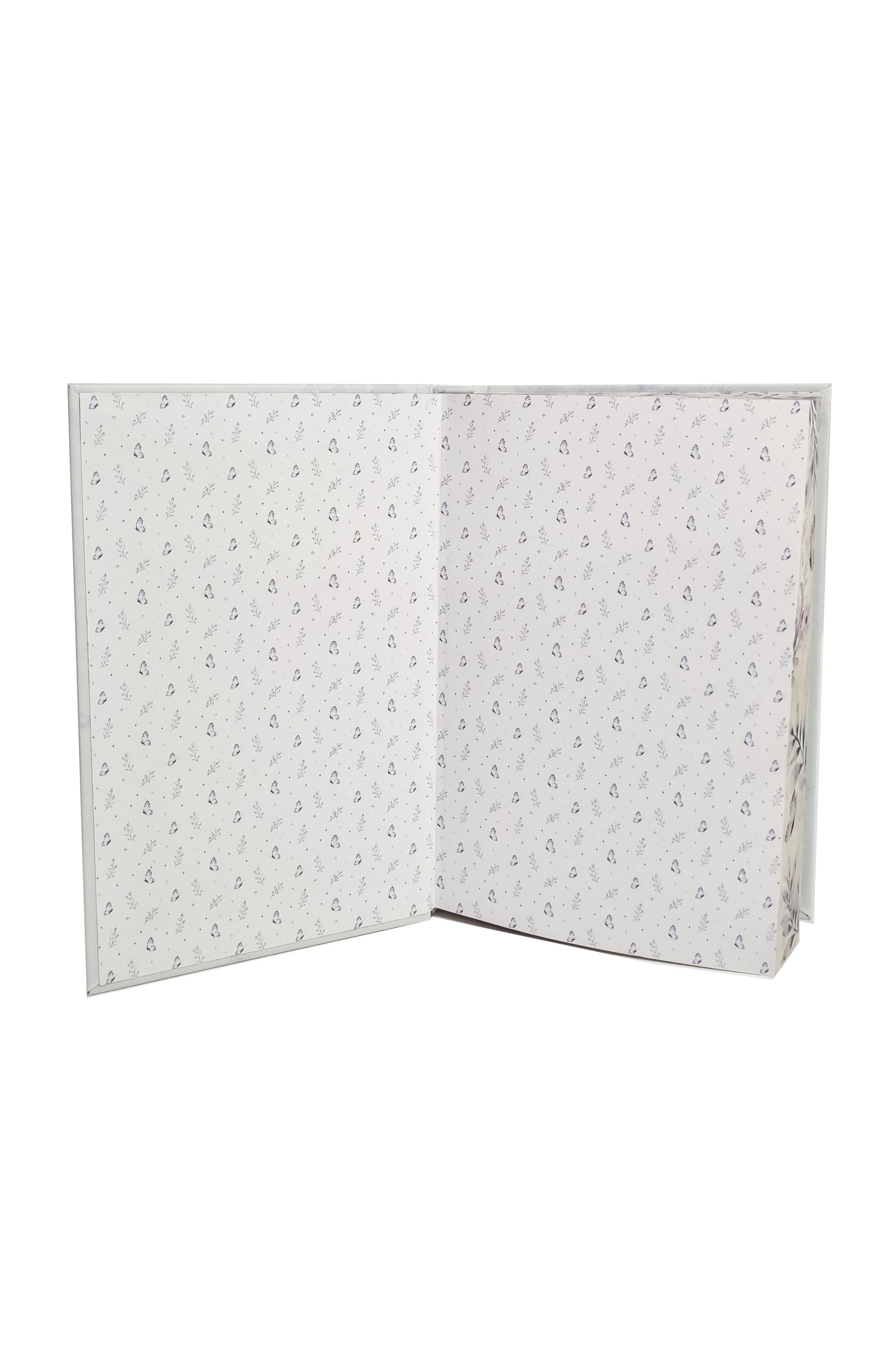 August ești tu - HARDCOVER - PRINTED EDGES - Precomandă