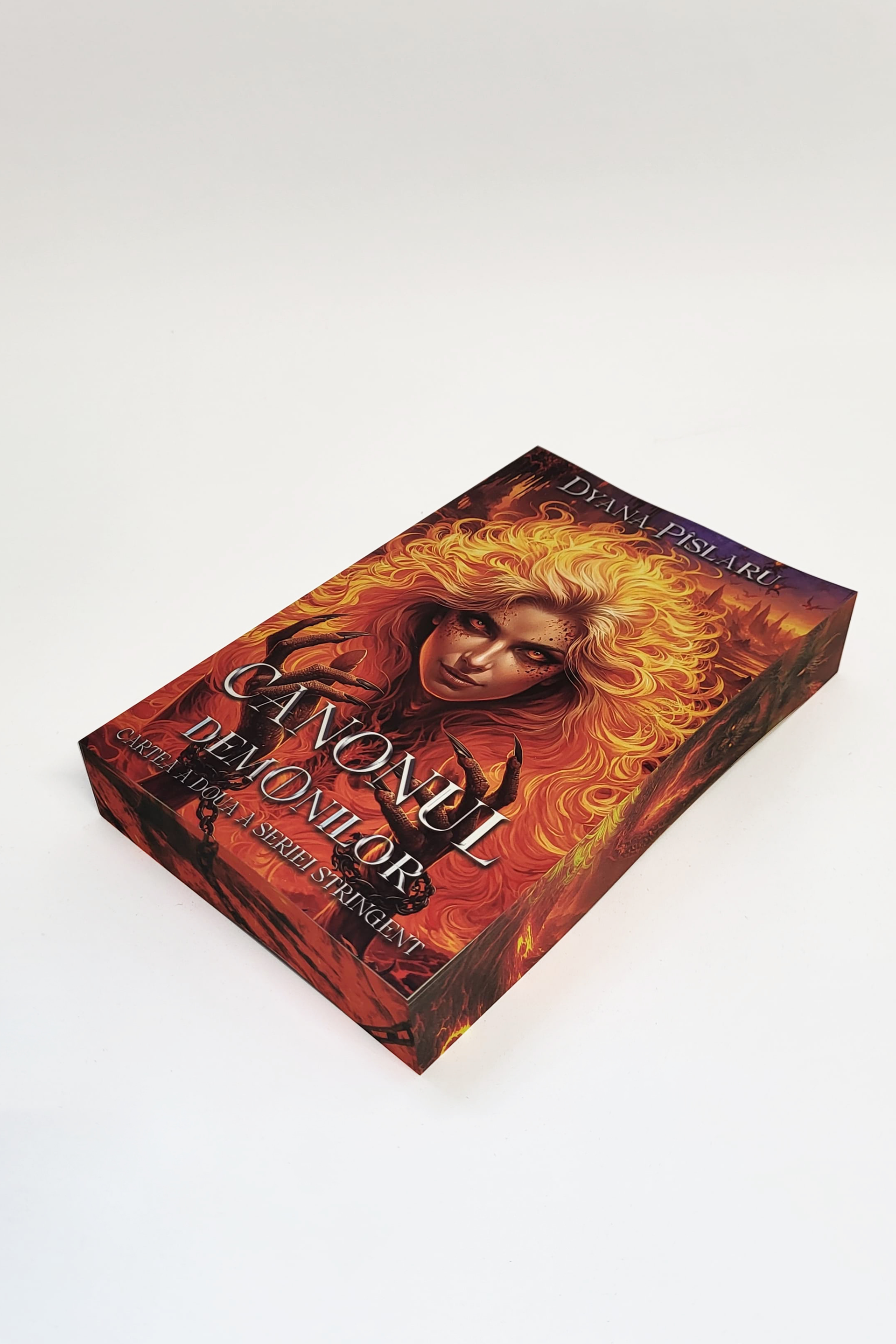Canonul demonilor, cartea a doua a seriei Stringent - PRINTED EDGES