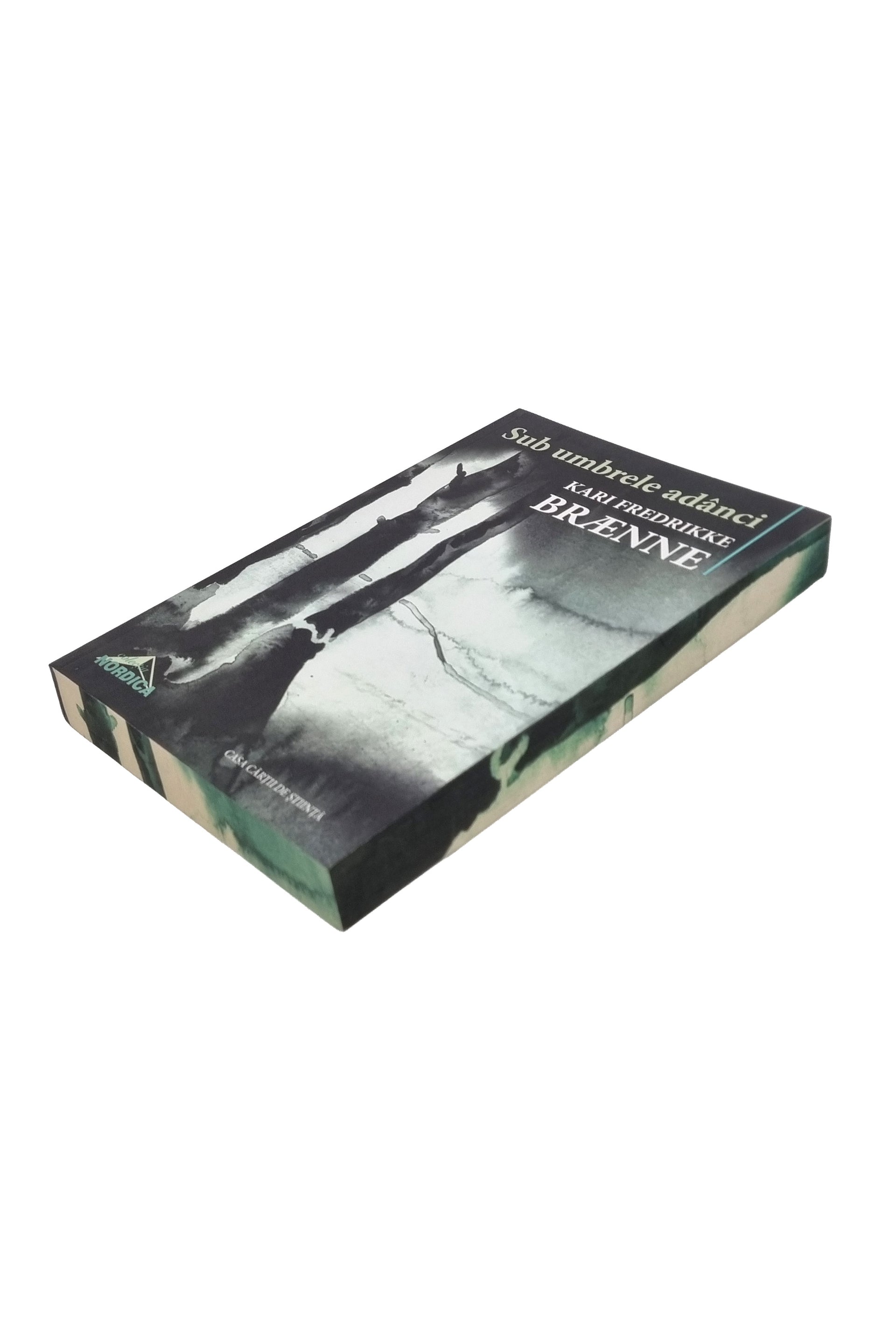 Sub umbrele adânci - PRINTED EDGES