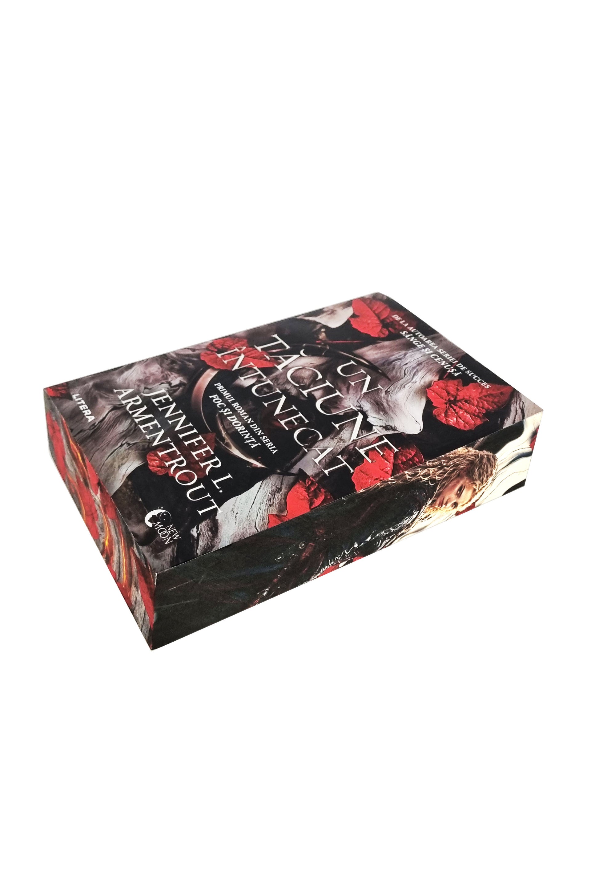 Un tăciune întunecat (Foc și Dorință #1) - PRINTED EDGES