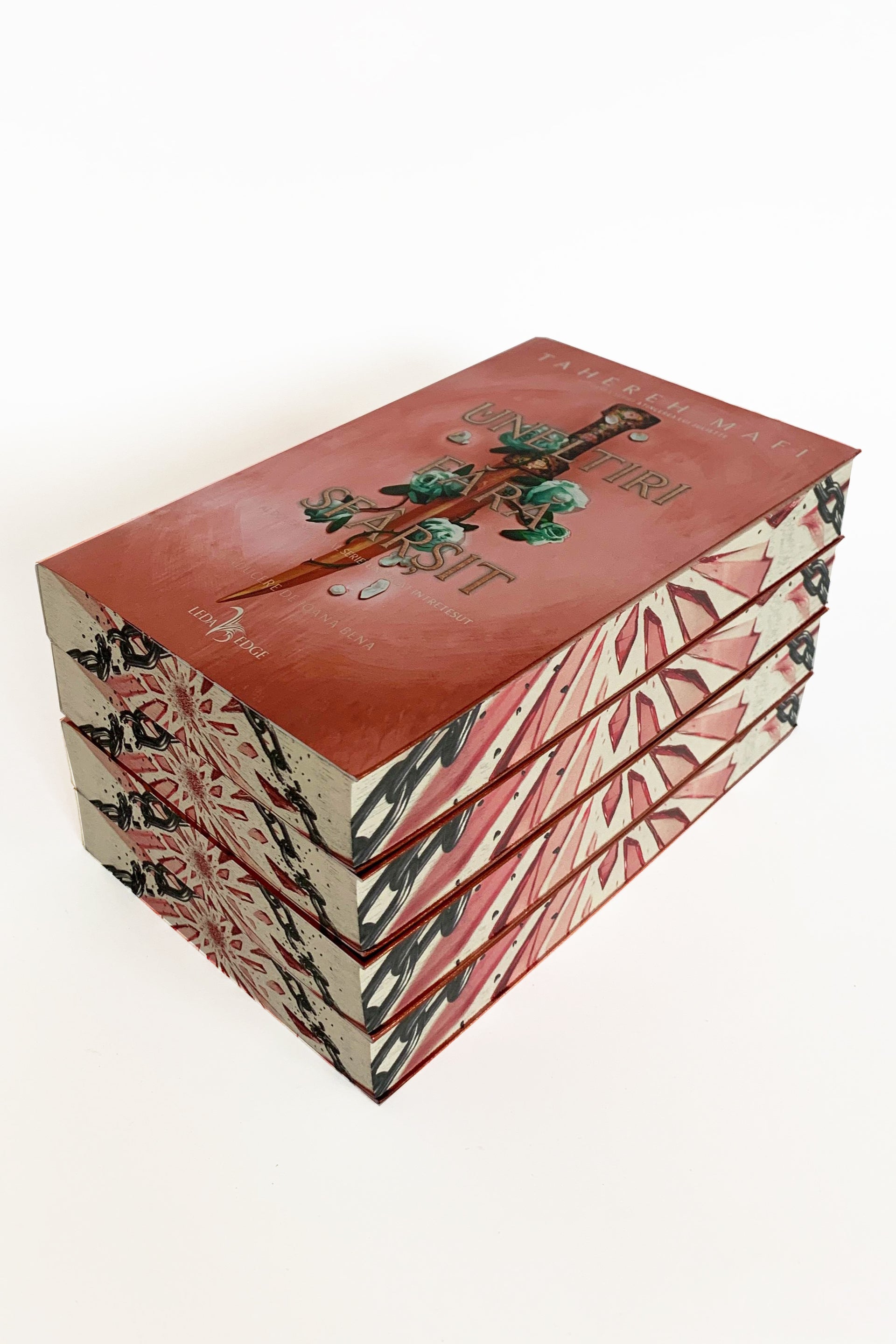 Un regat intretesut vol. 2 Uneltiri fara sfarsit - PRINTED EDGES
