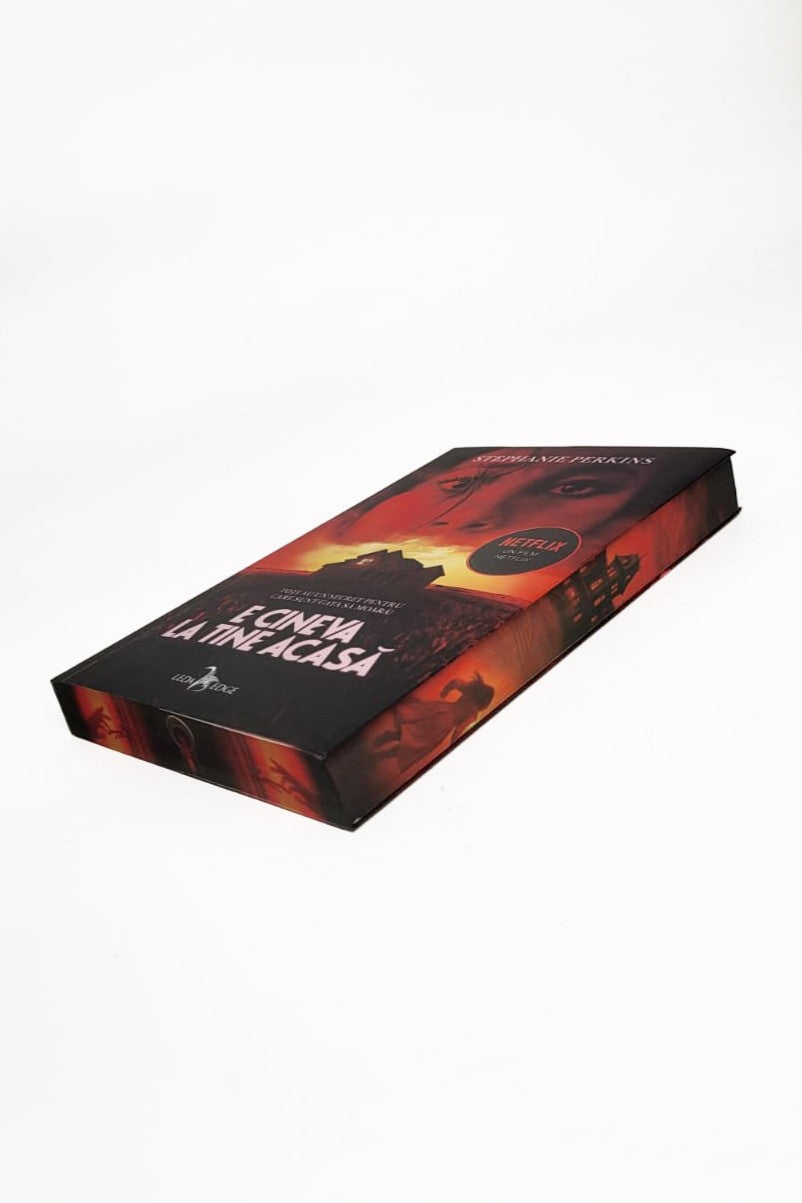 E cineva la tine acasă - PRINTED EDGES