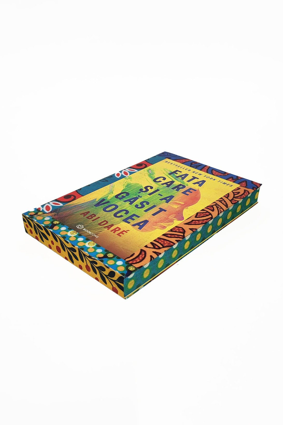 Fata care și-a găsit vocea - PRINTED EDGES