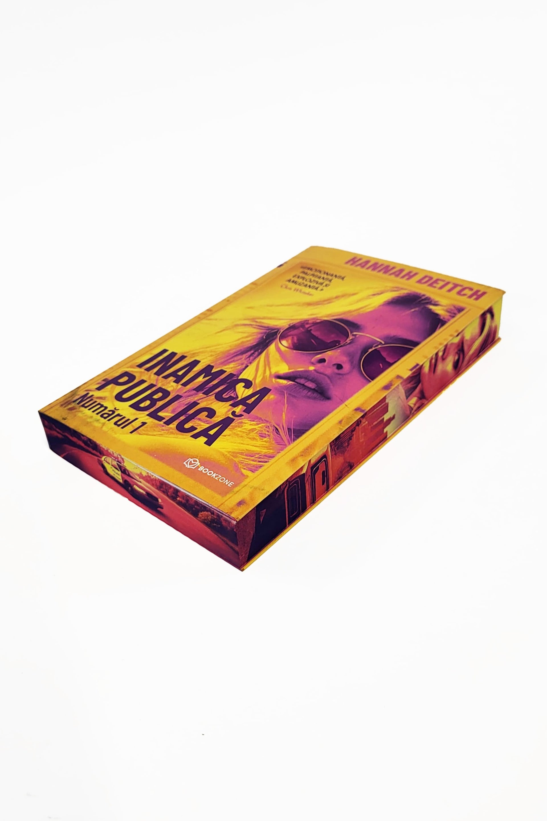 Inamica publica numarul 1 - PRINTED EDGES