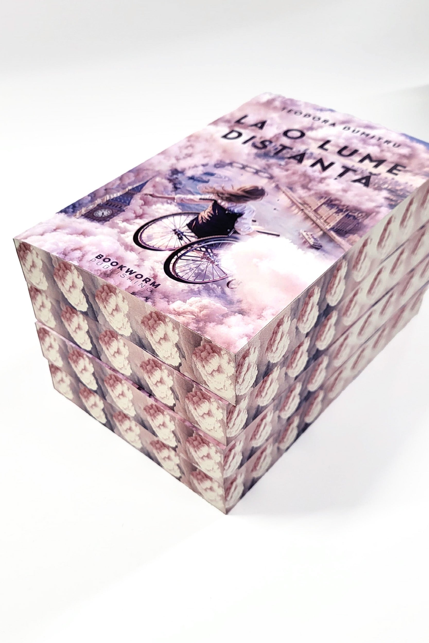La o lume distanță - PRINTED EDGES