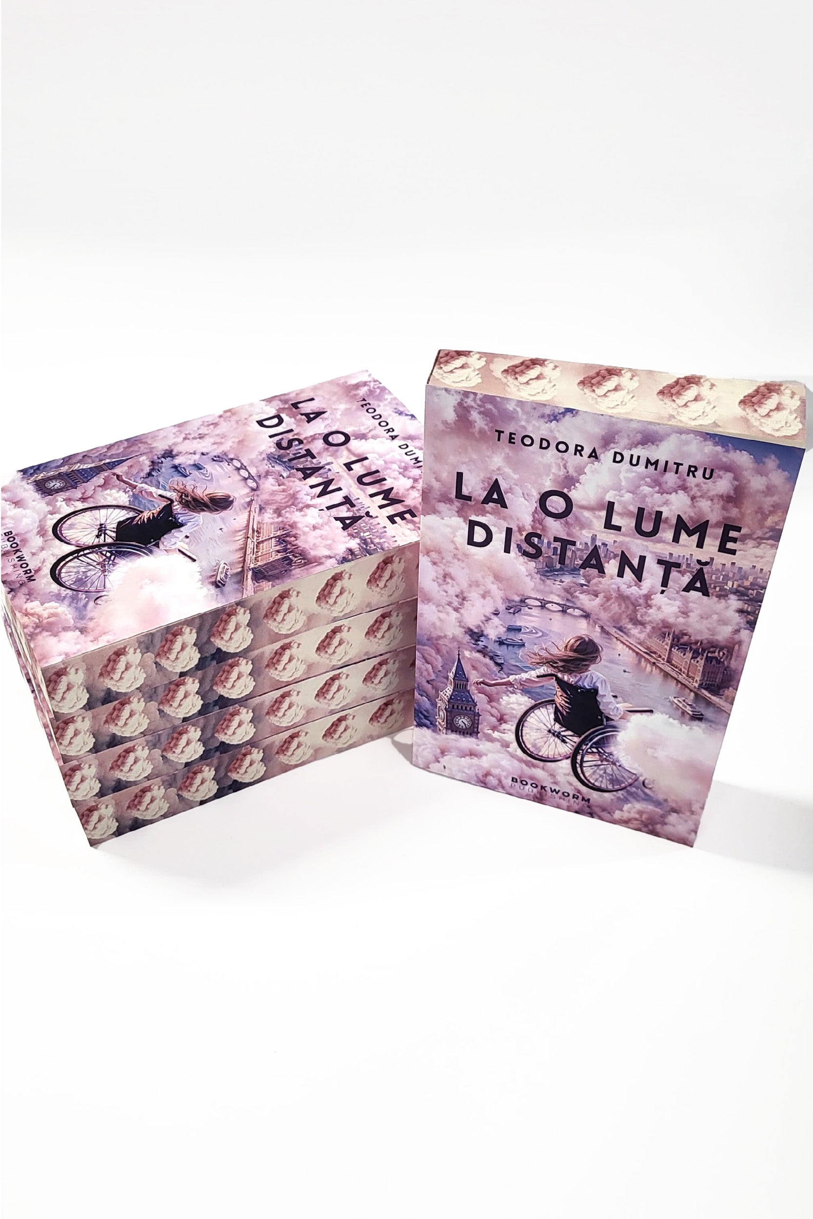 La o lume distanță - PRINTED EDGES