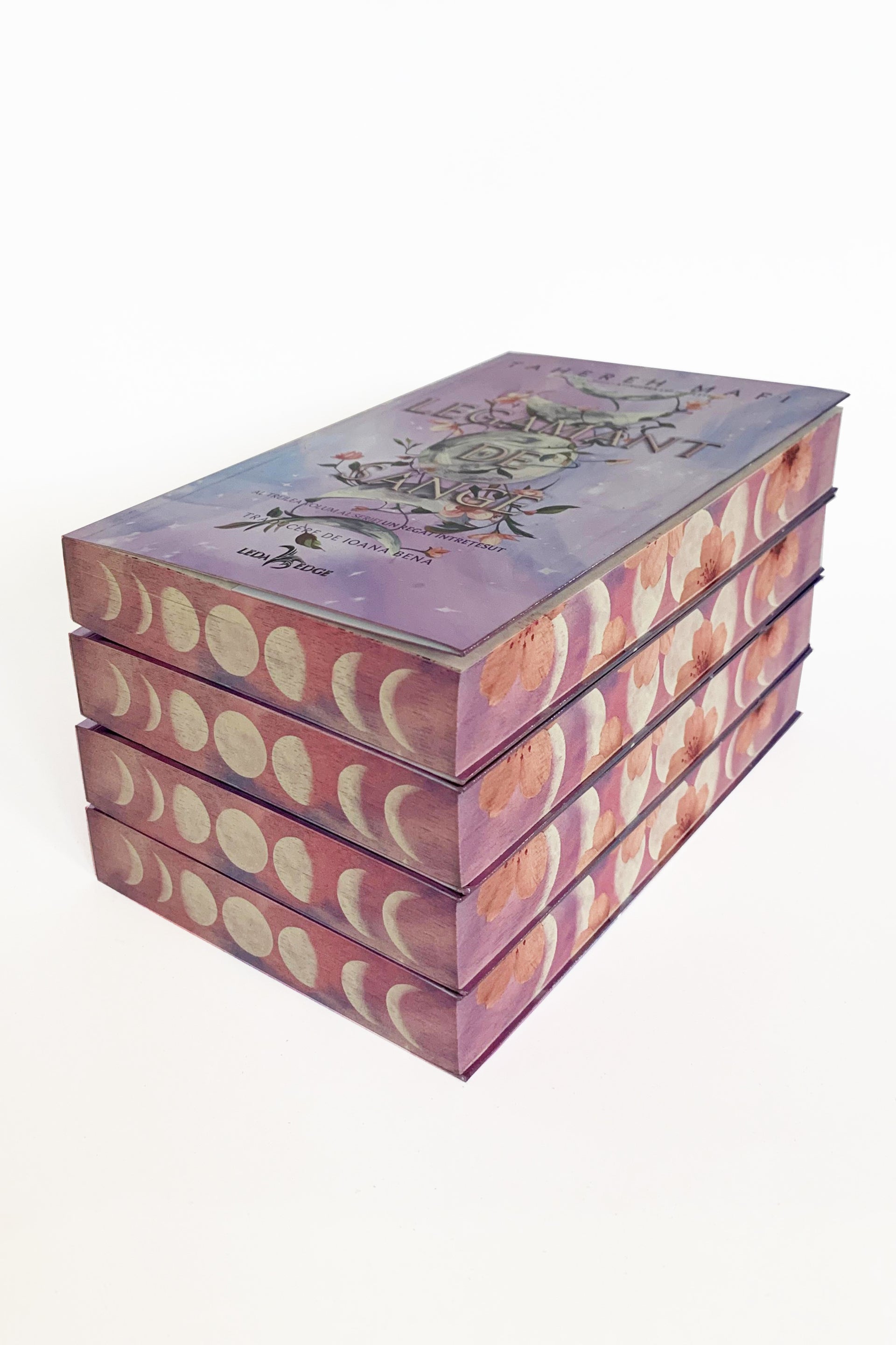Un regat intretesut vol. 3 Legamant de sange - PRINTED EDGES